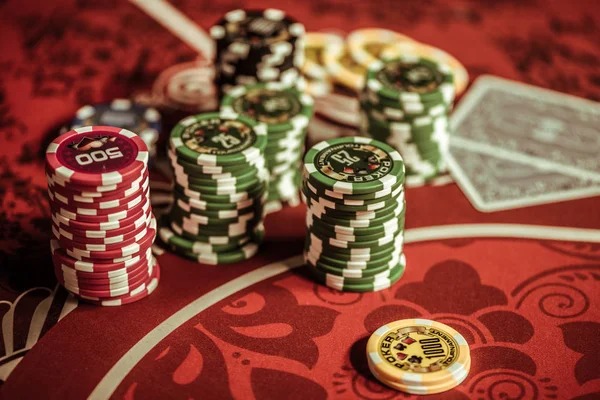 crown2u Dealer Langsung, Meja Nyata, Permainan Sebenar